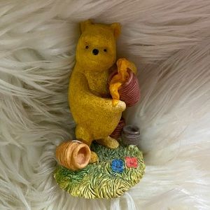 VINTAGE 1980’s Disney Classic Pooh Figurine “Pooh Eating Hunny” by Border Art
